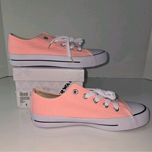 Woman peach/ pink sneakers , tennis shoes. Similar to Converse. Size 8